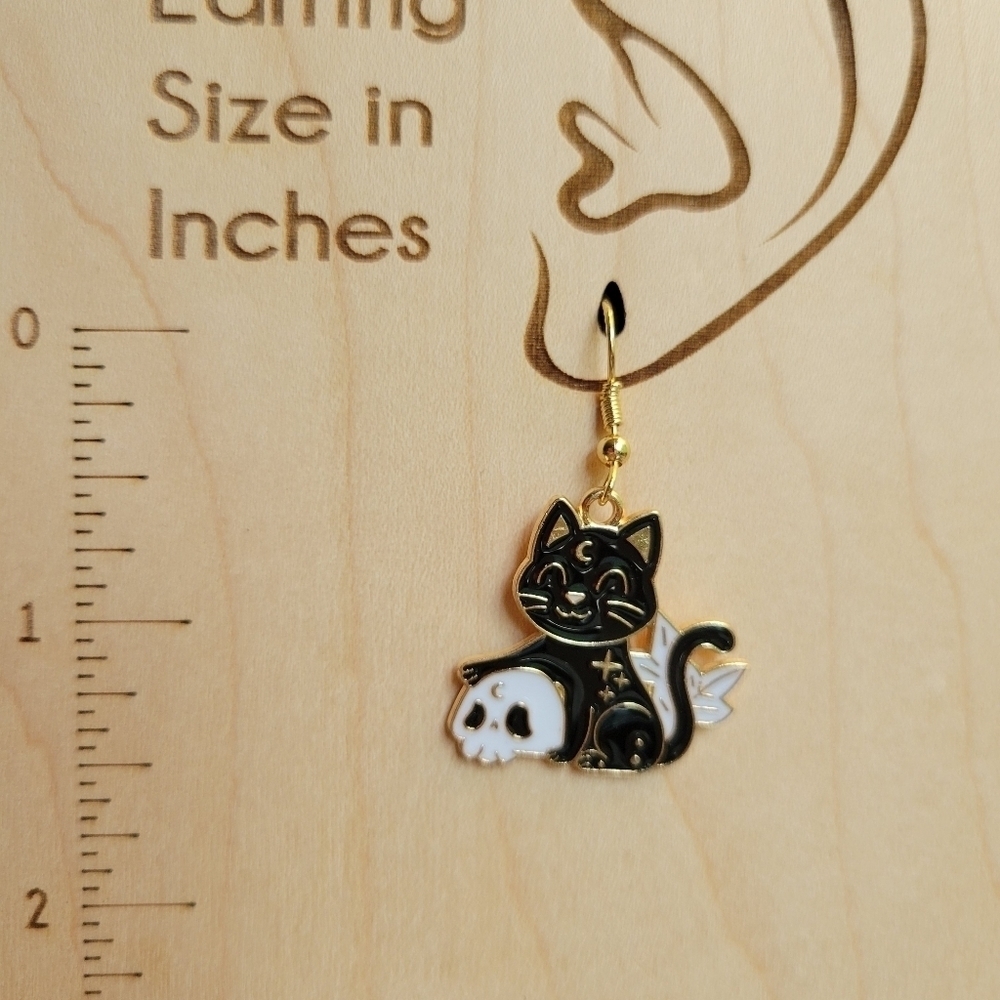 š„LAST PAIRš„ Witchcraft Kitty Skull Dangle Earrings - Picture 2 of 5